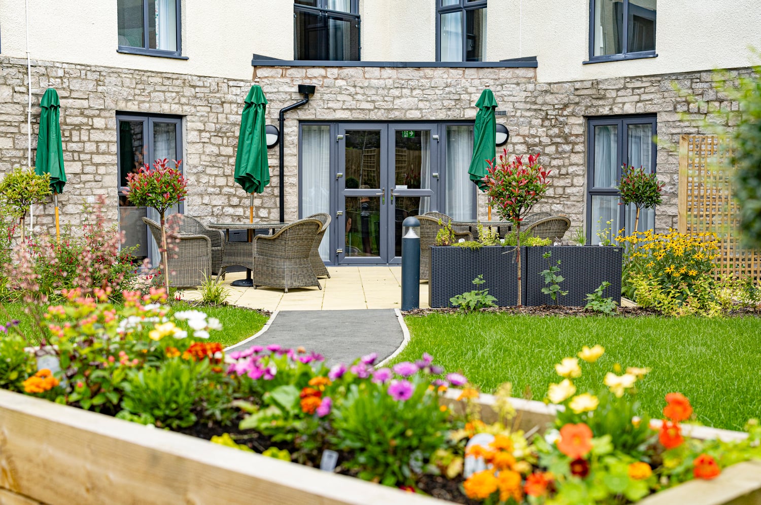 a garden in front of a building