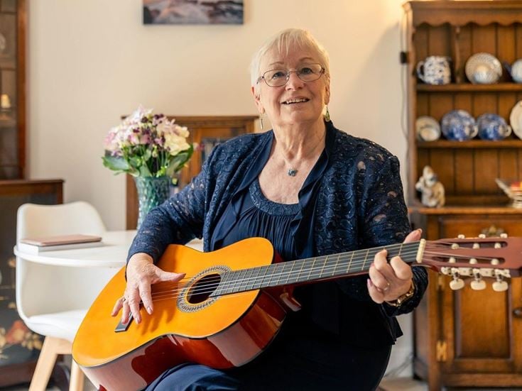 Helen Armitage playing guitar