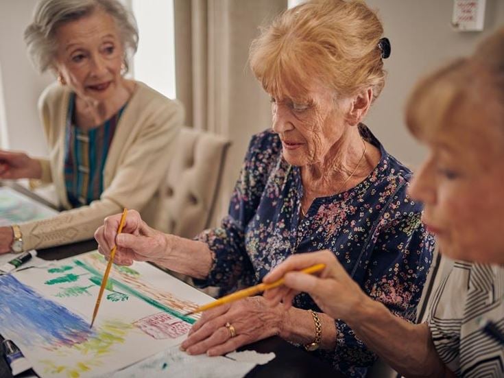 Women painting art