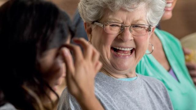a person with the hand on the face