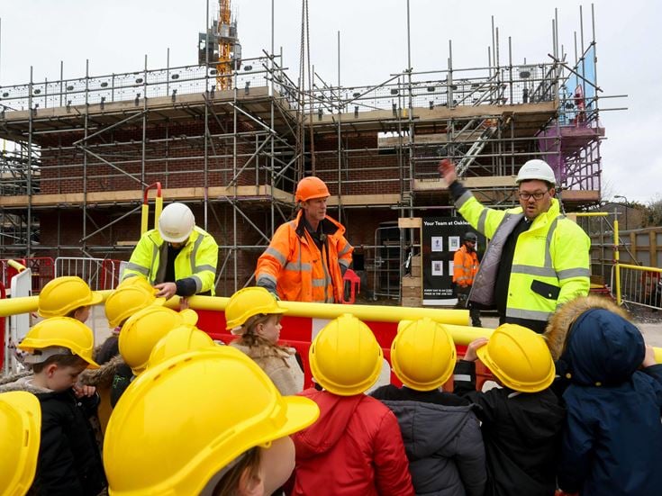 Pupils visit construction at oakleaf place