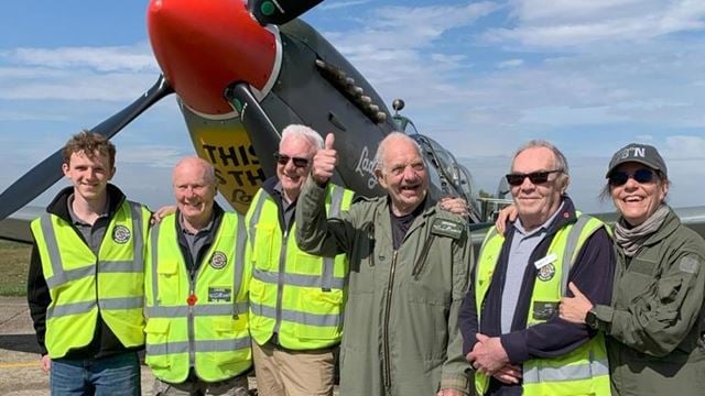 McCarthy & Stone homeowner 93-year-old Bob takes to the skies for “the flight of a lifetime” in a Spitfire.
