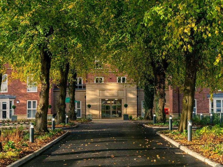 Centennial Place, Knutsford, Driveway