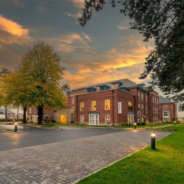Centennial Place, Knutsford, Driveway