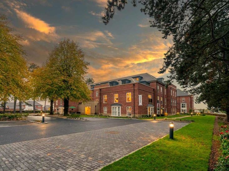Centennial Place, Knutsford, Driveway