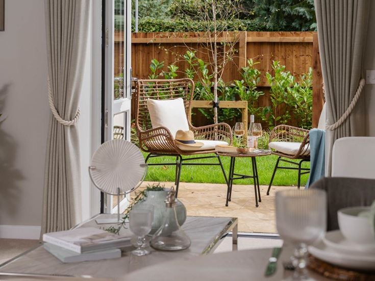 a table with chairs and a lamp