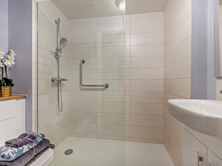 Stane House Show Room Shower Room