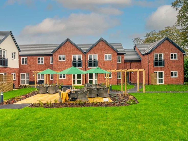Symonds Grange, Willaston, 2537, gardens