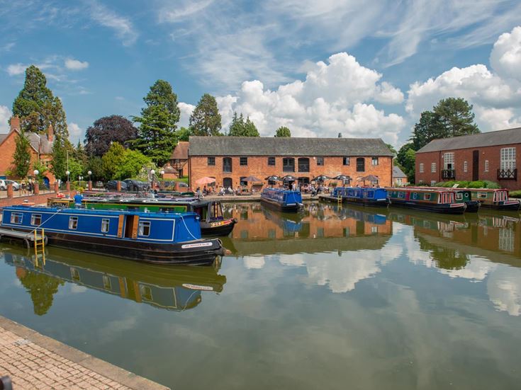 McCarthy & Stone Market Harborough canals