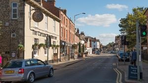 A street in Oakham with shops and eateries.