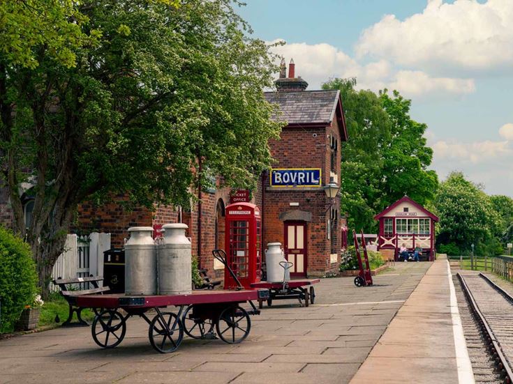A view of the platform and track at Hadlow Road Railway Station.