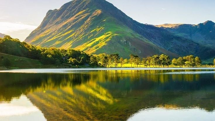 Buutermere Lake in front of Fleetwith Pike being reflected in the water.