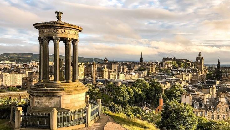 Panoramic view of Edinburgh