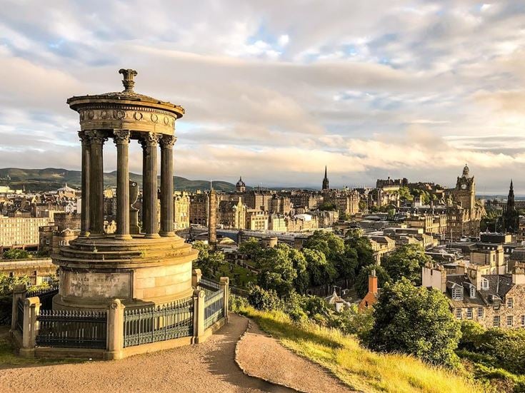 Panoramic view of Edinburgh