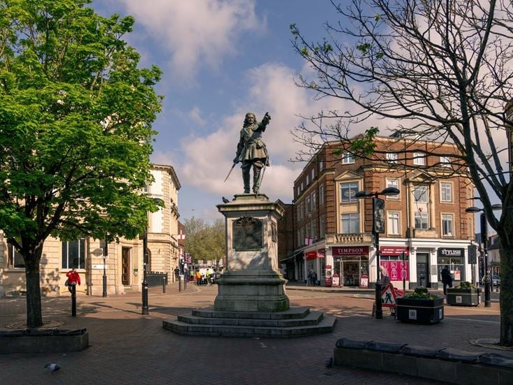 A statue in the courtyard in Aylesbury town centre.