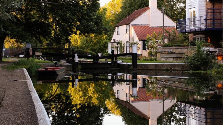 The lock keepers cottage along the River Wey Navigation canal near Weybridge.