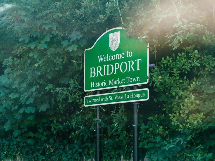 A 'Welcome to Bridport' road sign.