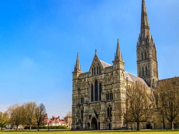 Salisbury Cathedral on a cloudless day, with gothic architecture.