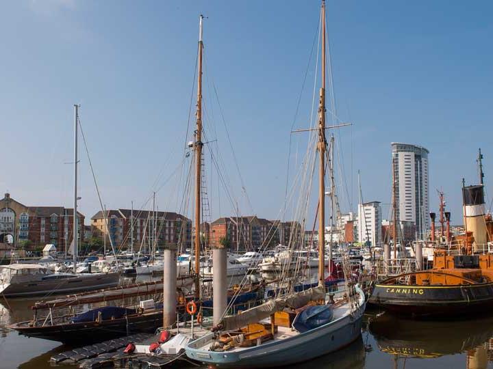 a group of boats are parked in a harbor