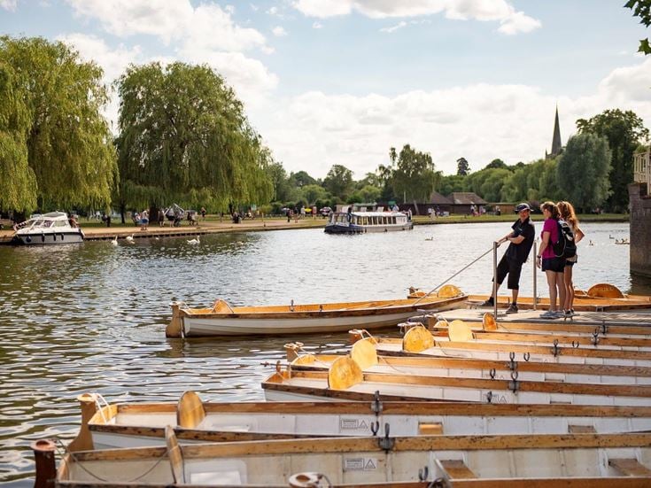 A row of rowboats in the river in Stratford-upon-Avon.