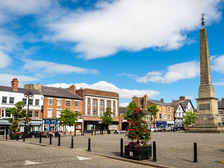 a street with buildings and a statue
