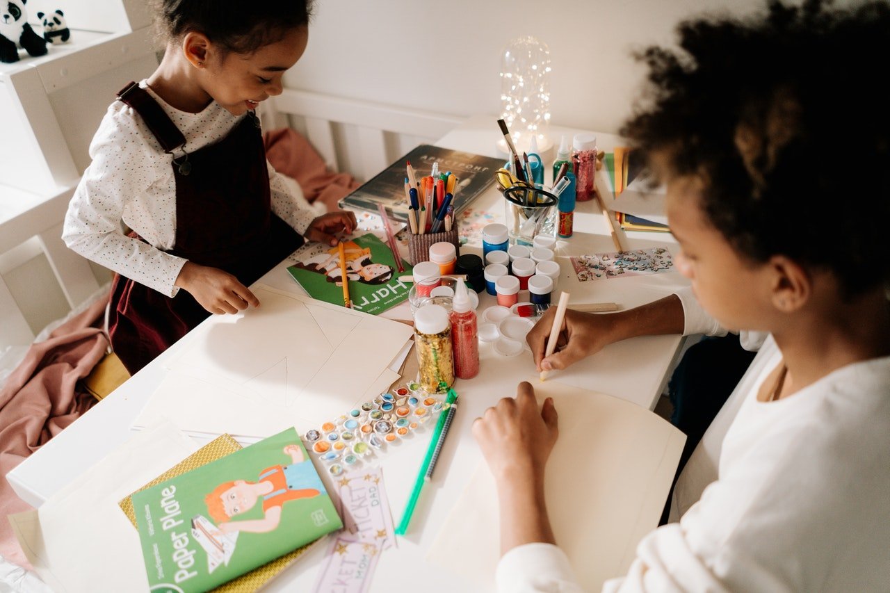children doing art