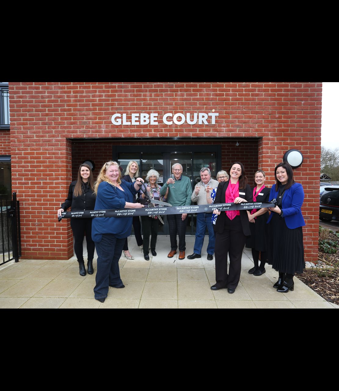GLEBE COURT - Charlie Dimmock