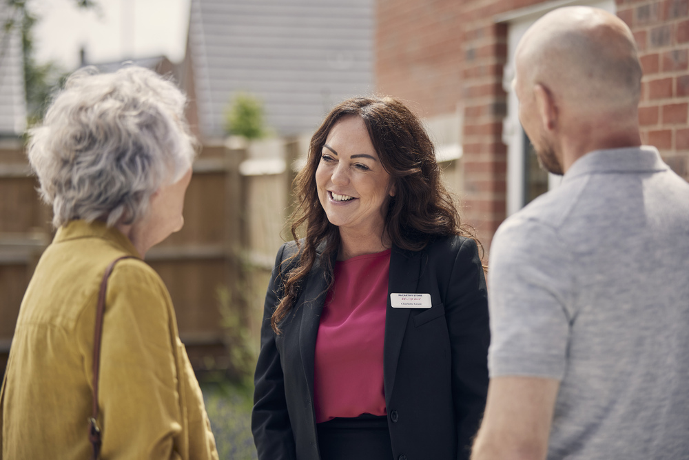  Charlotte Grant, sales consultant