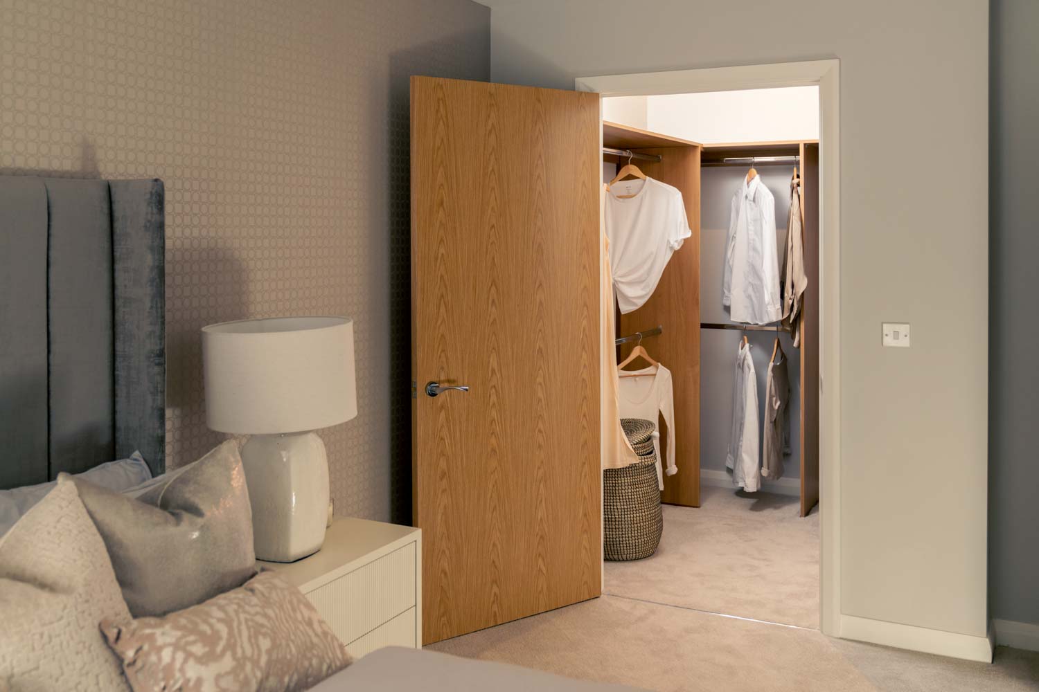 Kings Scholars Court walk in wardrobe
