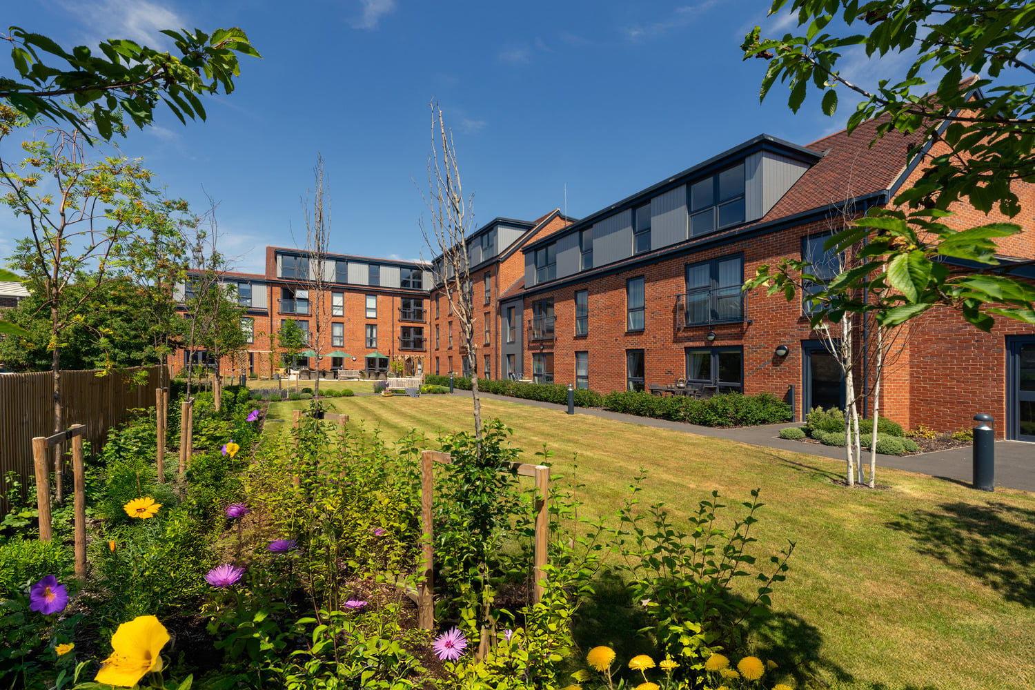 a garden in front of a building