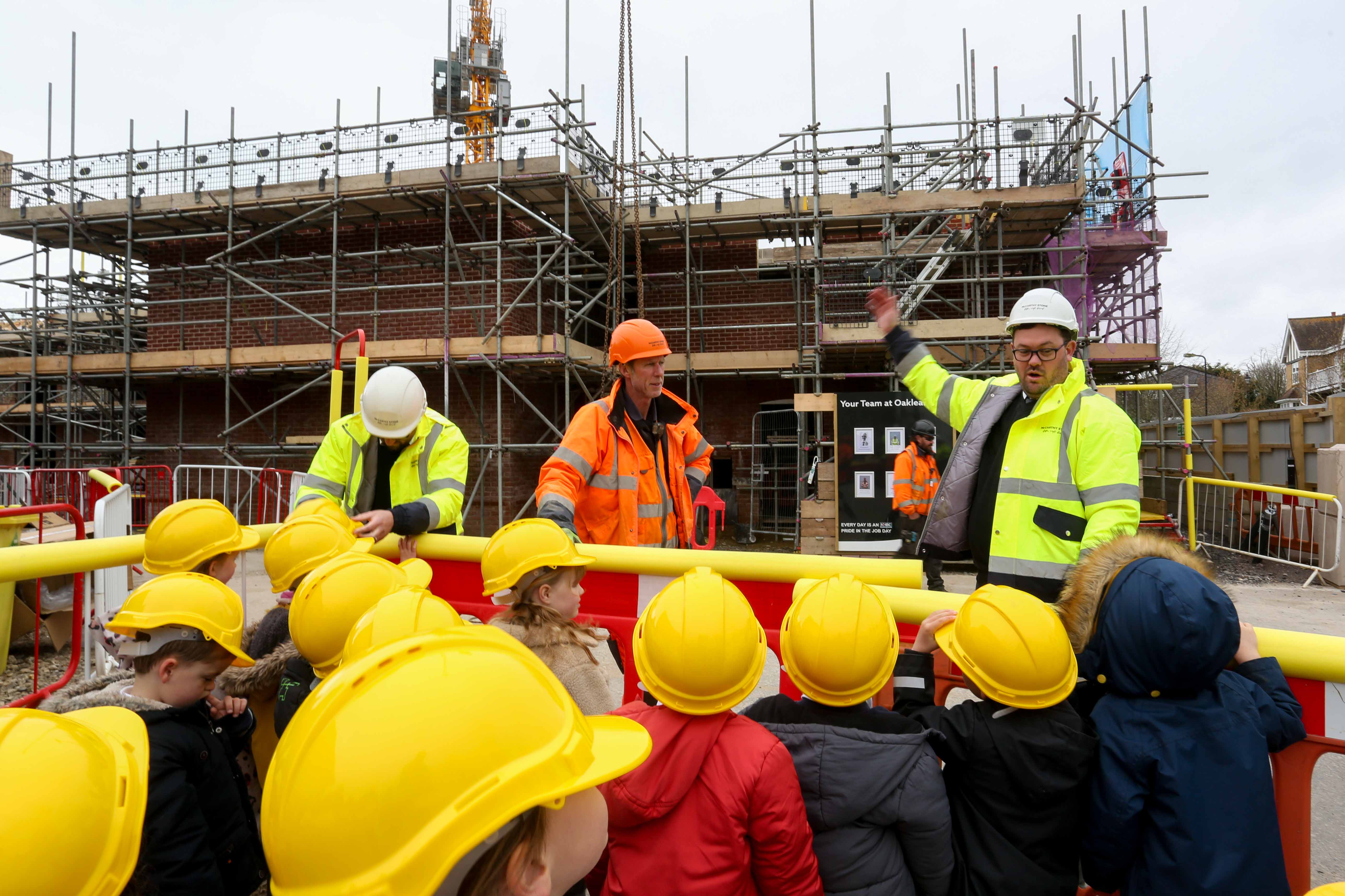 Pupils visit construction at oakleaf place