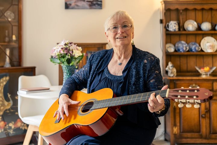 Helen Armitage playing guitar