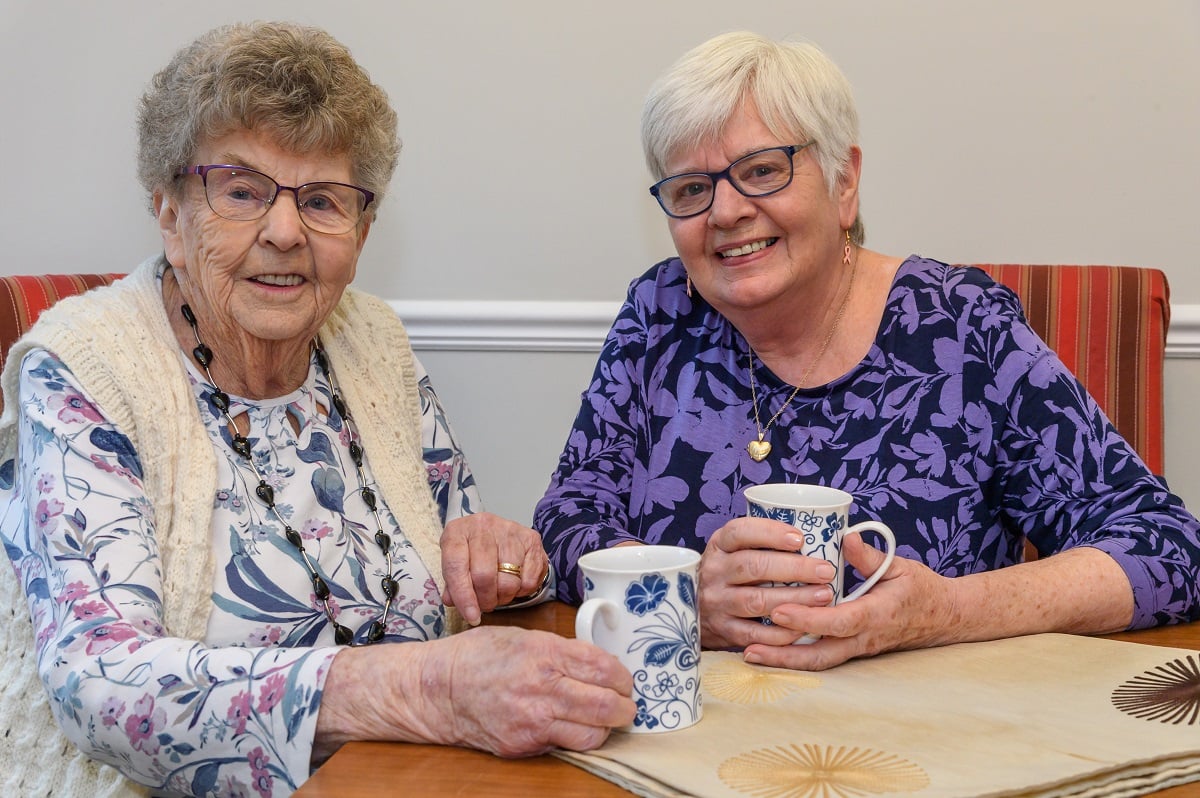 Daphne Greenway with daughter Linda Green