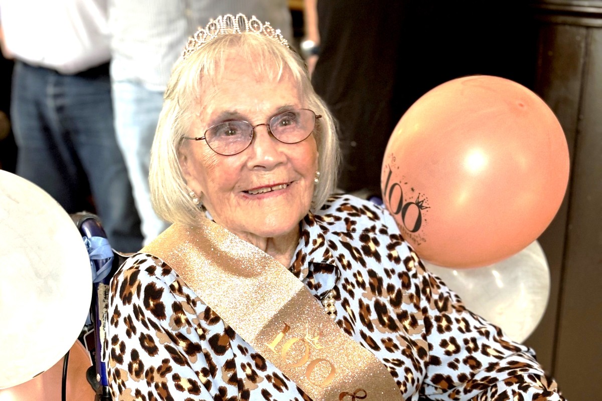 Pat celebrates her 100th Birthday with family and friends from her Retirement Living PLUS development in Sussex