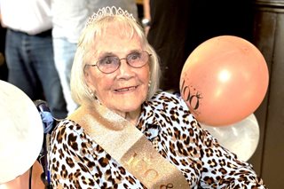 Pat celebrates her 100th Birthday with family and friends from her Retirement Living PLUS development in Sussex