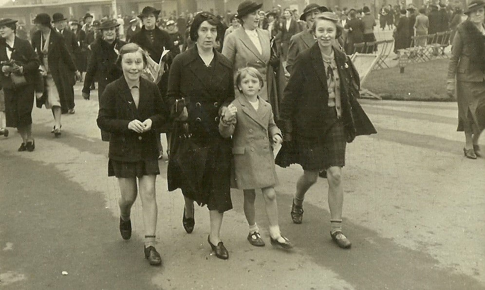 Mothers Day Jean with Dorothie, Irene and Donaila