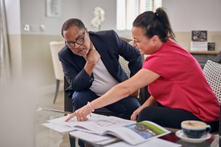 McCarthy & Stone Resales team member explains the process of selling a retirement flat to a retiree.