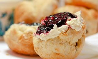 scone and jam 