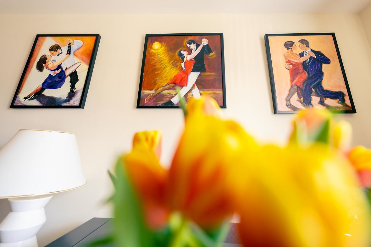 Flowers and more artwork in Ann's living room