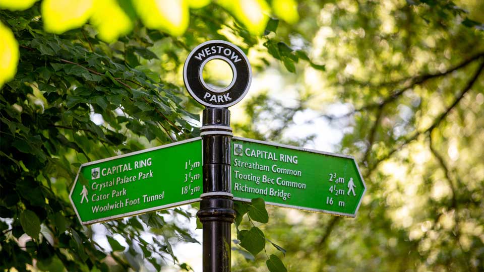 a street sign with a round white circle on it