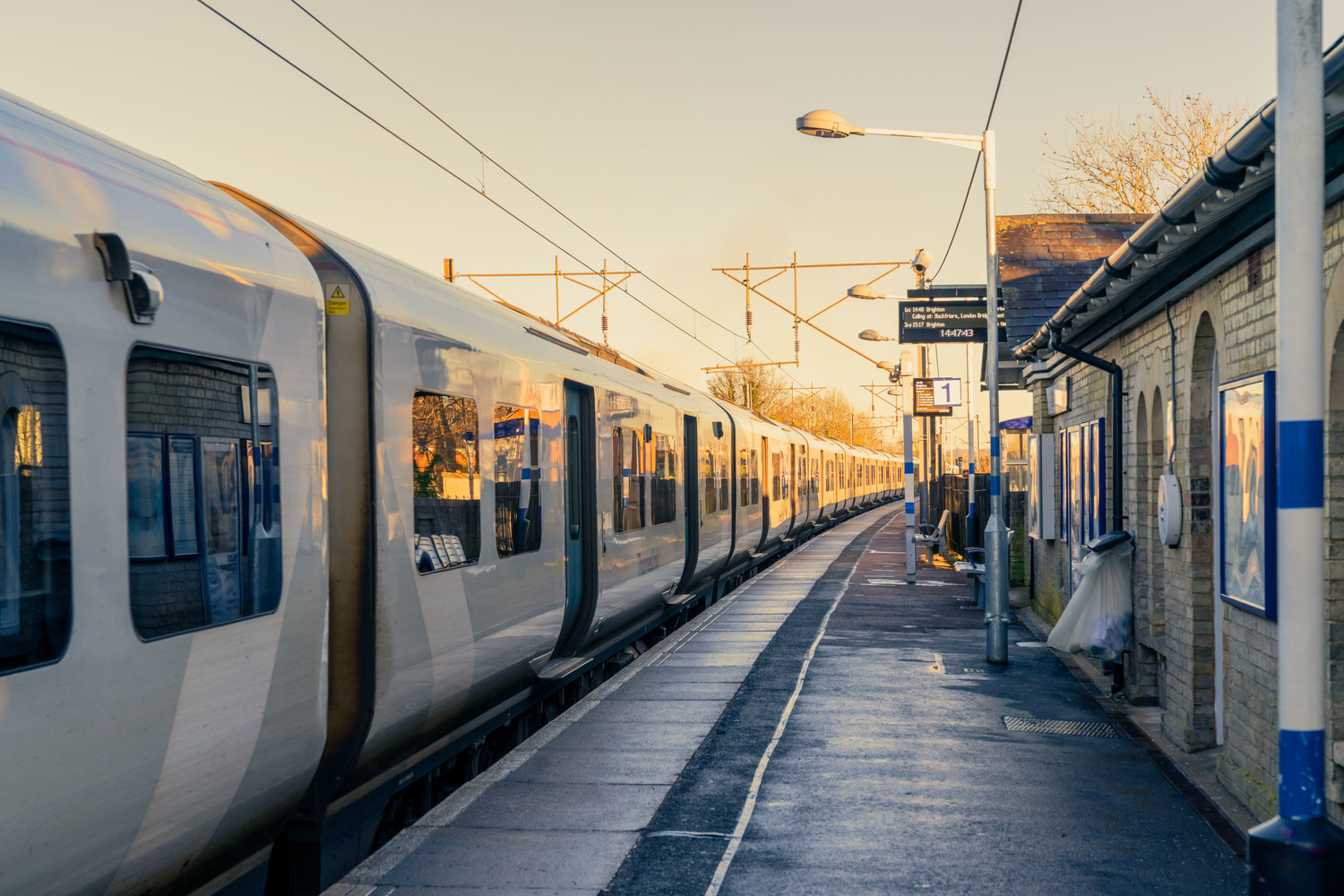 A train pulling into Baldock train station