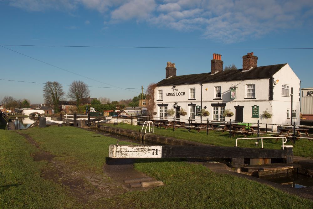 The Kings Lock pub next to the Trent and Mersey Canal through Middlewich.
