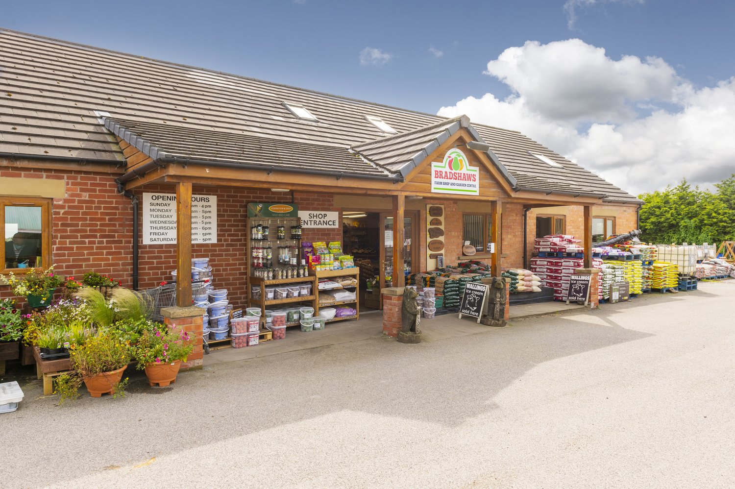 The traditional high street in Garstang is lined with pubs, tea shops, cafes, restaurants and independent shops.