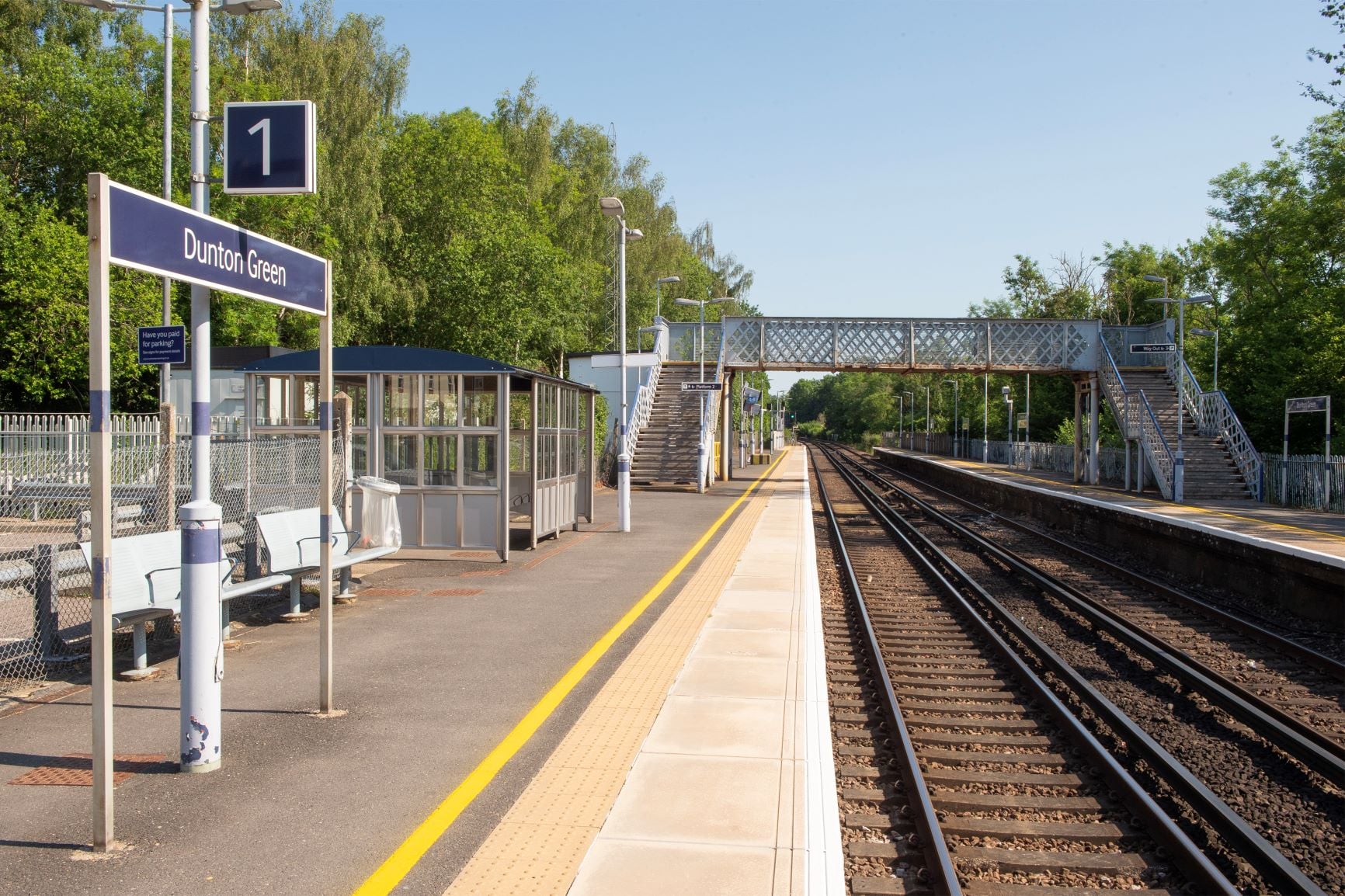 The platform and train tracks at Dunton Green railway station.