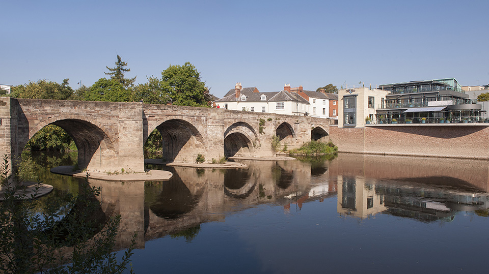 a stone bridge over a river