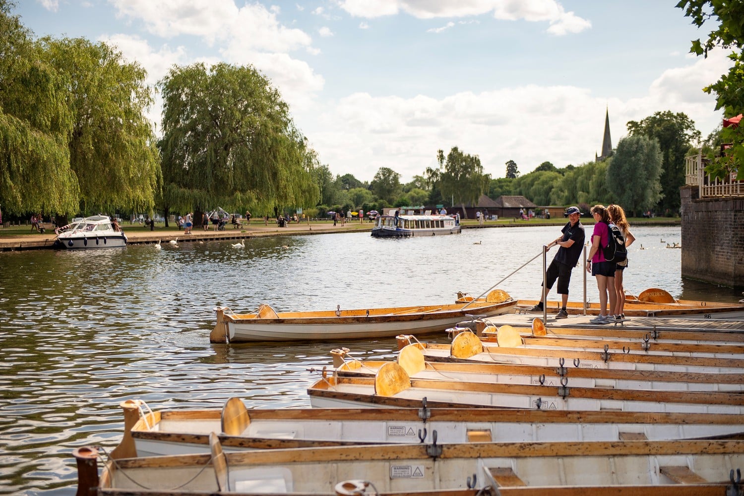 A row of rowboats in the river in Stratford-upon-Avon.