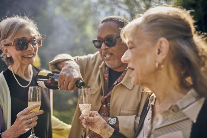 Friends drinking fizz