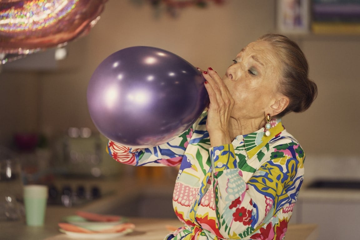 FRANCES_BLOWING_BALLOON _2